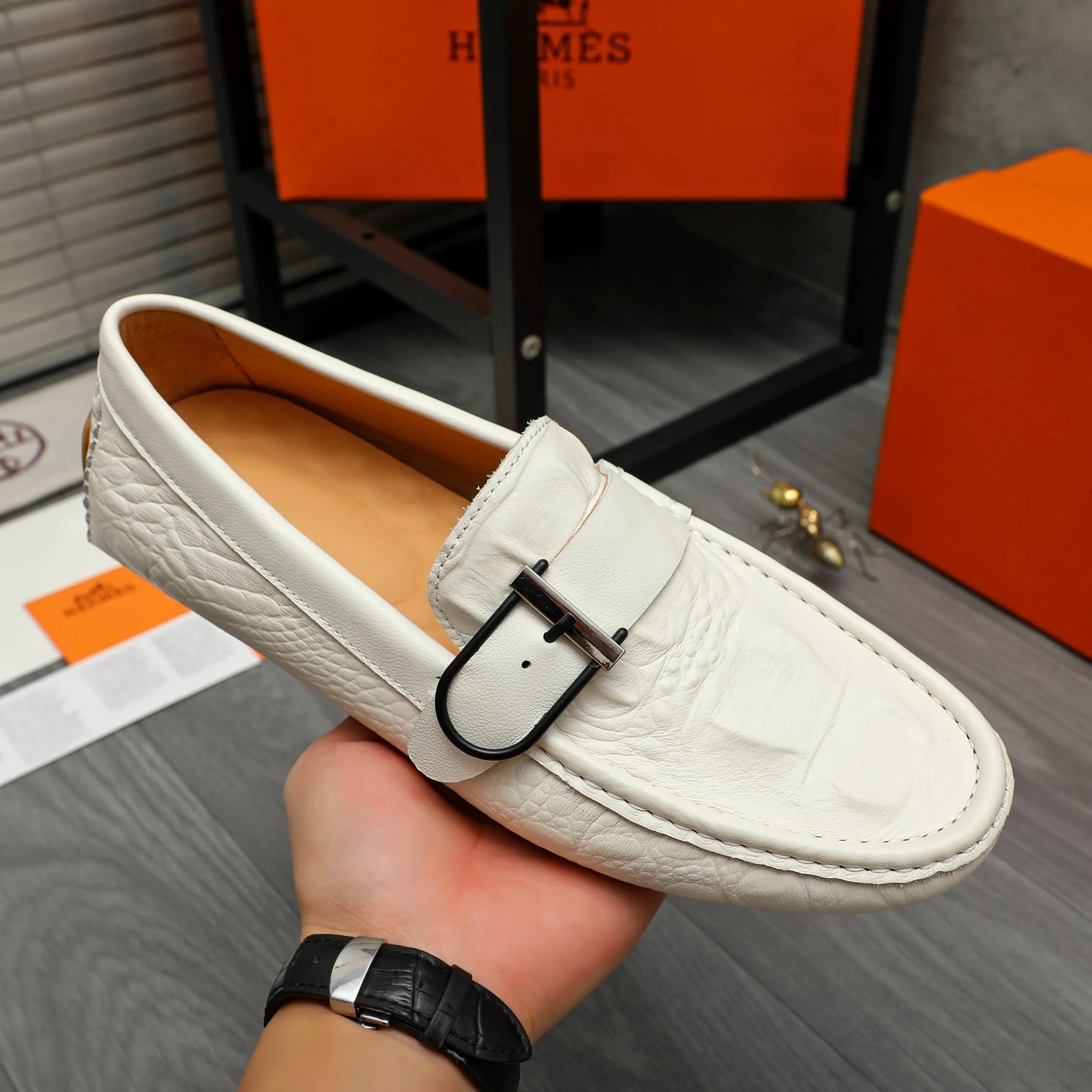 P380 Product trademark: HERMES "Hermes" casual slip-on men's shoes Regular size: 38-44 Product material: Selected crocodile pattern cowhide upper, pigskin lining, rubber outsole